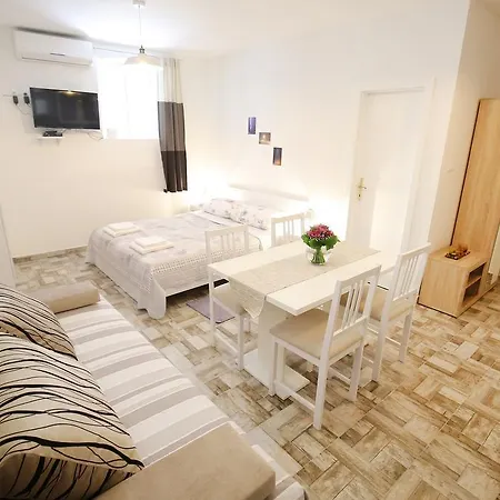 Laura Apartman Zára