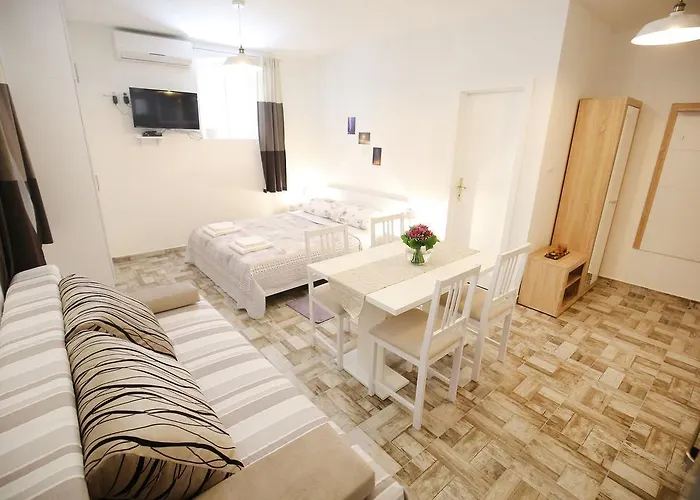 Laura شقة زادار