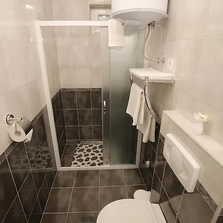 스튜디오 아파트먼트 로라